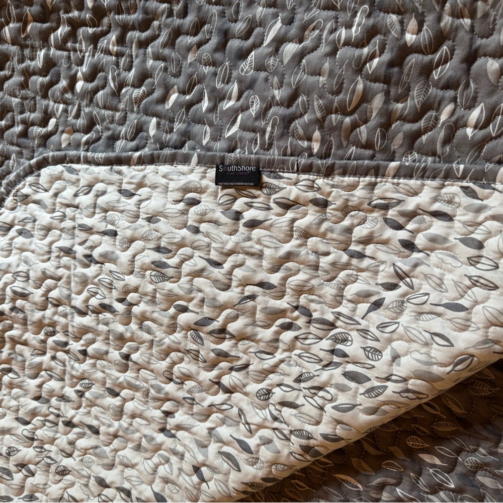 Southshore Reversable Botanical Leaves Queen Quilt  Set 98x98" Two Shams 20x26”